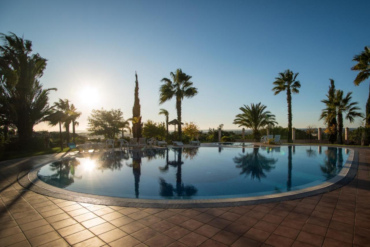 Portimao Elegant House With Pool By Homing Villa Bagian luar foto